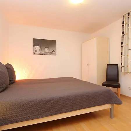 Ahorn Mit Garten In Apartment Zinnowitz
